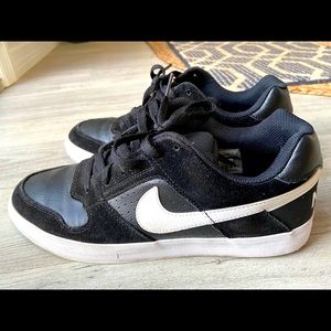 Nike SB Delta Force Vulc Skateboard Sneakers